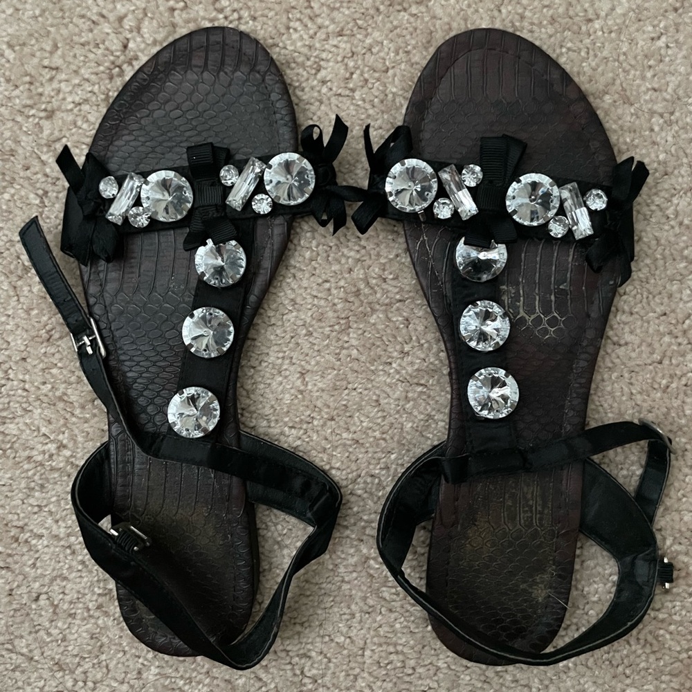 Pretty black flat sandals with crystals Size 8, EU 39